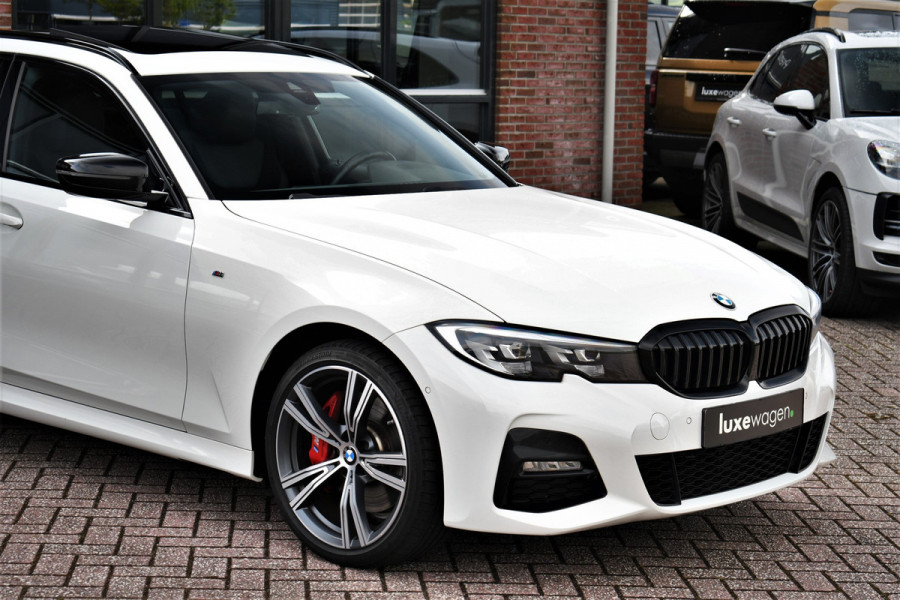 BMW 3 Serie Touring 330e M-Sport Pano Trekhaak Harman/K 19inch Camera