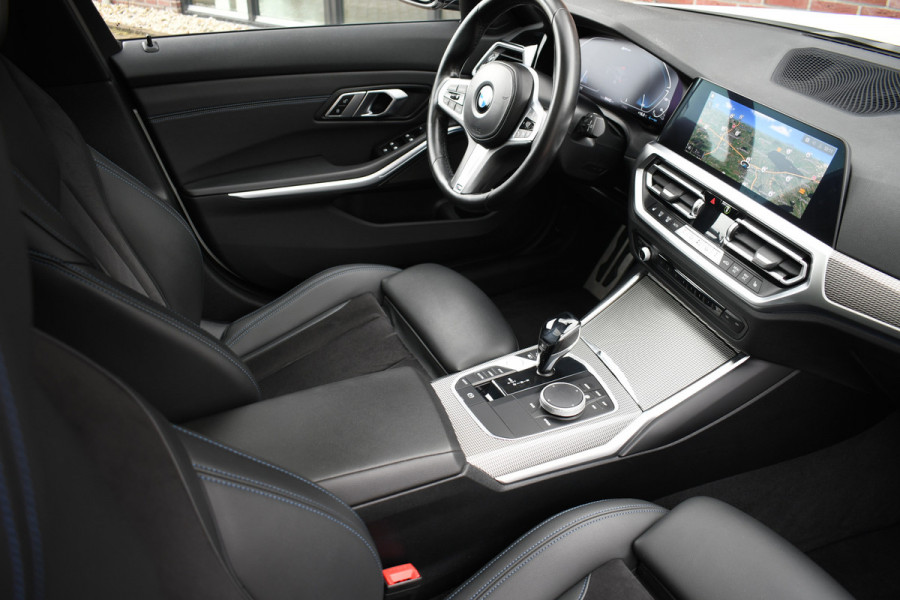 BMW 3 Serie Touring 330e M-Sport Pano Trekhaak Harman/K 19inch Camera