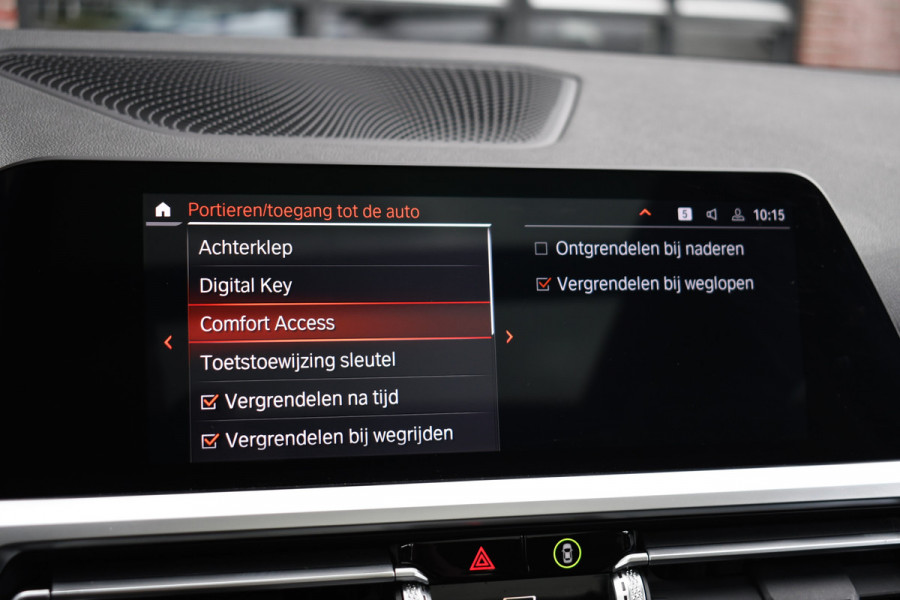 BMW 3 Serie Touring 330e M-Sport Pano Trekhaak Harman/K 19inch Camera