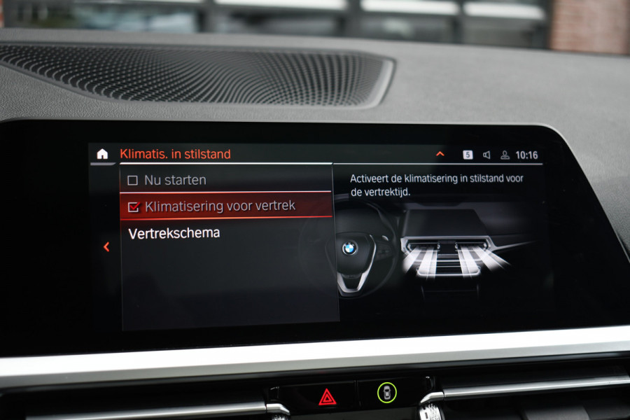 BMW 3 Serie Touring 330e M-Sport Pano Trekhaak Harman/K 19inch Camera