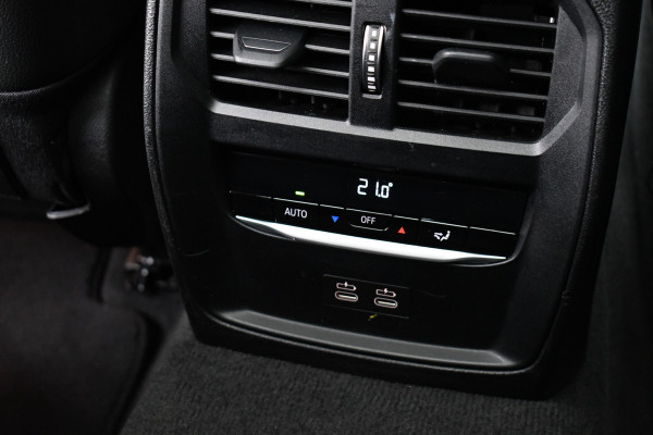 BMW 3 Serie Touring 330e M-Sport Pano Trekhaak Harman/K 19inch Camera