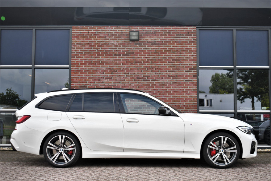 BMW 3 Serie Touring 330e M-Sport Pano Trekhaak Harman/K 19inch Camera