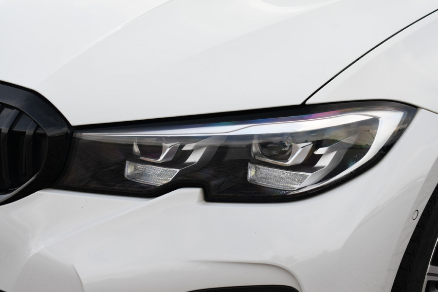BMW 3 Serie Touring 330e M-Sport Pano Trekhaak Harman/K 19inch Camera