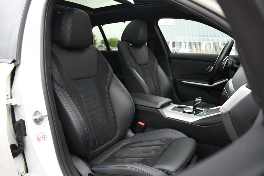 BMW 3 Serie Touring 330e M-Sport Pano Trekhaak Harman/K 19inch Camera