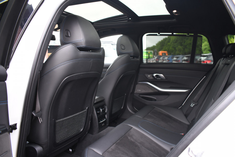 BMW 3 Serie Touring 330e M-Sport Pano Trekhaak Harman/K 19inch Camera
