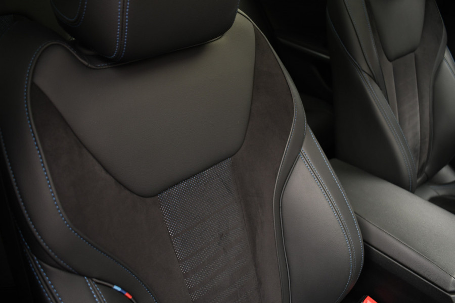 BMW 3 Serie Touring 330e M-Sport Pano Trekhaak Harman/K 19inch Camera
