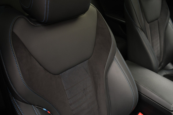 BMW 3 Serie Touring 330e M-Sport Pano Trekhaak Harman/K 19inch Camera