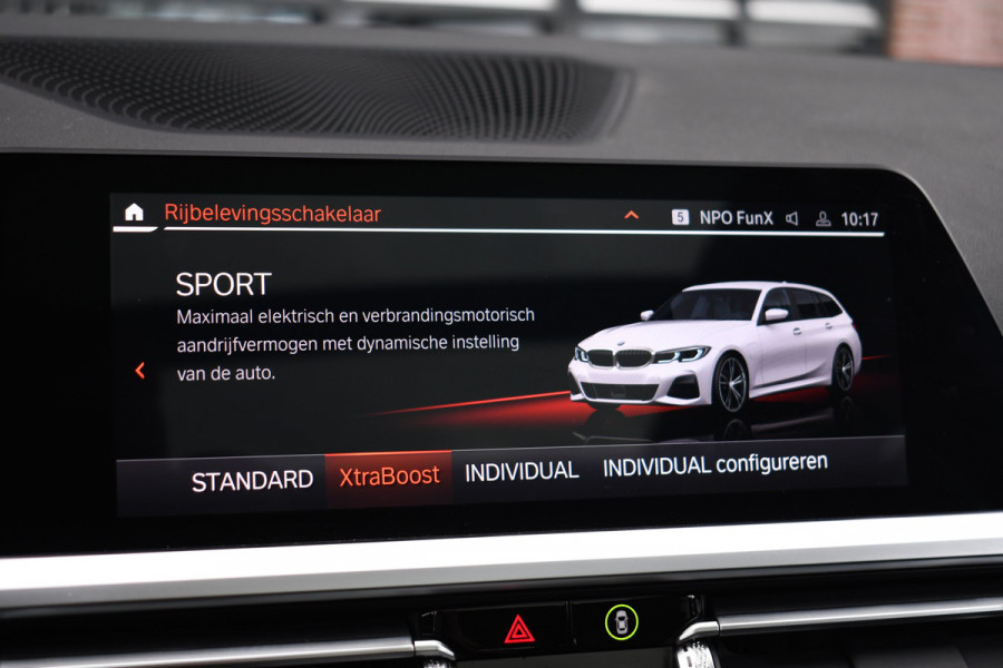 BMW 3 Serie Touring 330e M-Sport Pano Trekhaak Harman/K 19inch Camera
