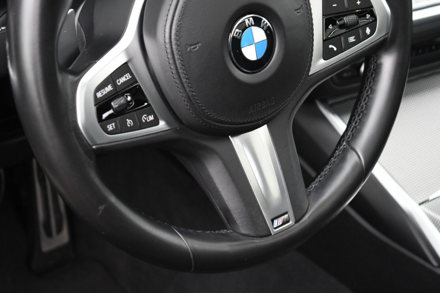 BMW 3 Serie Touring 330e M-Sport Pano Trekhaak Harman/K 19inch Camera