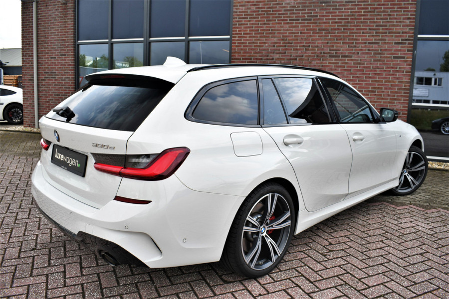 BMW 3 Serie Touring 330e M-Sport Pano Trekhaak Harman/K 19inch Camera