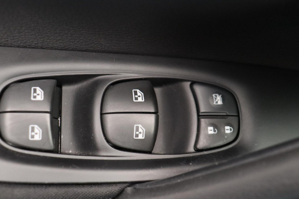 Nissan QASHQAI 1.6 Acenta 163PK * Trekhaak * Climate Cruisecontrol Parkeer sensoren