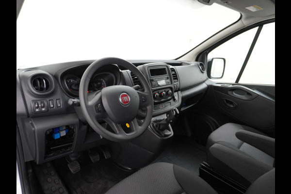 Fiat Talento 2.0D 146PK L2 D.C. 17" Pdc Trekh. Alles in kleur gespoten Led Airco Cruise Business Pro Dubbele Cabine 5-Pers. DC Led Betonplex-vloer Lat om Lat Privacy Glas Bluetooth Lengte 2 dus wél fatsoenlijke beenruimte achterin! 1e Eigenaar 2.000 kg trekvermogen Euro 6