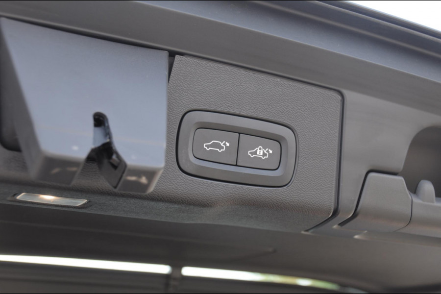 Volvo XC60 T6 350PK Automaat Plus Dark 360 camera / elektrisch bedienbare voorstoelen / Memory seats / stoelverwarming voor en achter/ stuurverwarming / BLIS