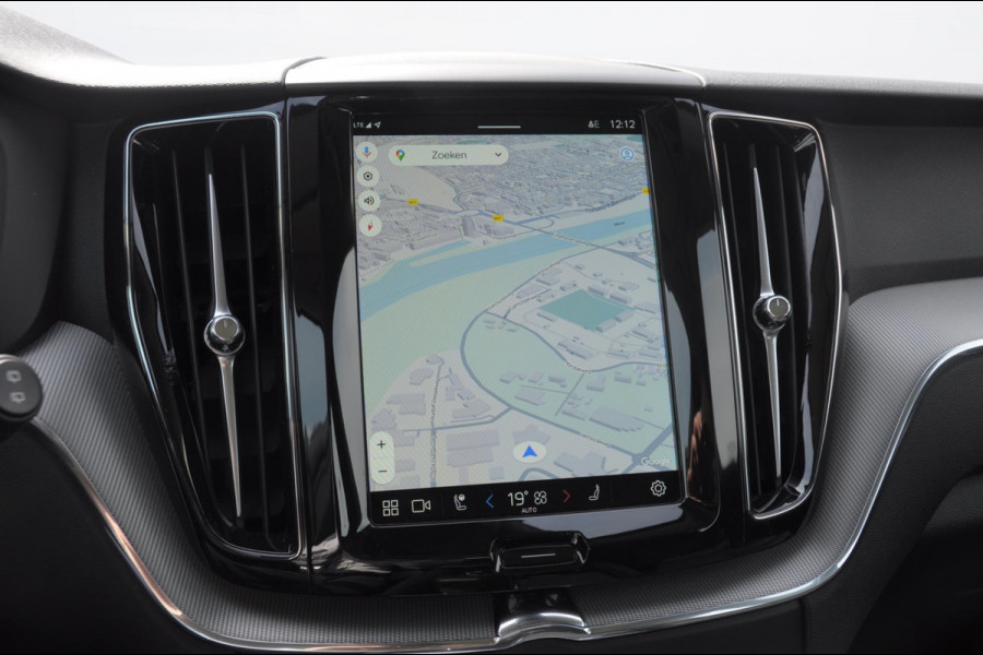 Volvo XC60 T6 350PK Automaat Plus Dark 360 camera / elektrisch bedienbare voorstoelen / Memory seats / stoelverwarming voor en achter/ stuurverwarming / BLIS