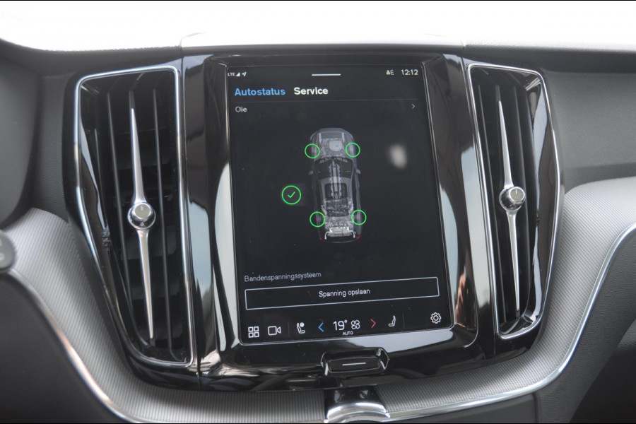 Volvo XC60 T6 350PK Automaat Plus Dark 360 camera / elektrisch bedienbare voorstoelen / Memory seats / stoelverwarming voor en achter/ stuurverwarming / BLIS