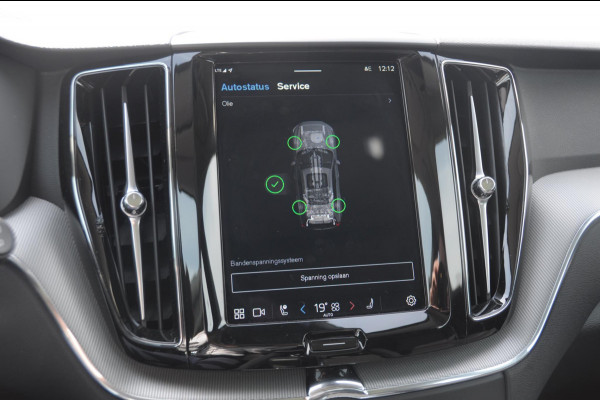 Volvo XC60 T6 350PK Automaat Plus Dark 360 camera / elektrisch bedienbare voorstoelen / Memory seats / stoelverwarming voor en achter/ stuurverwarming / BLIS