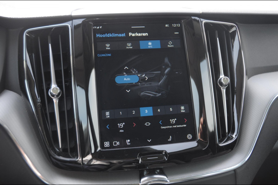 Volvo XC60 T6 350PK Automaat Plus Dark 360 camera / elektrisch bedienbare voorstoelen / Memory seats / stoelverwarming voor en achter/ stuurverwarming / BLIS