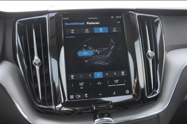 Volvo XC60 T6 350PK Automaat Plus Dark 360 camera / elektrisch bedienbare voorstoelen / Memory seats / stoelverwarming voor en achter/ stuurverwarming / BLIS