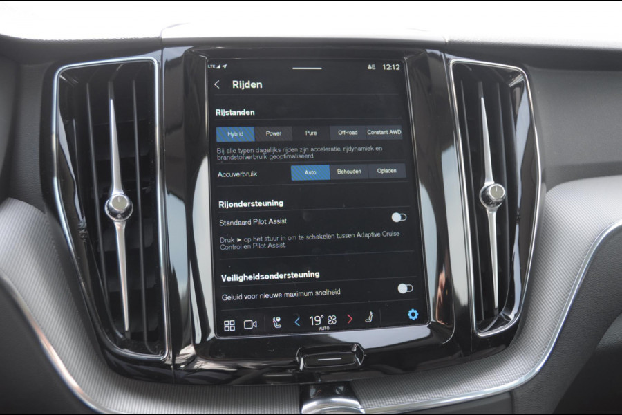 Volvo XC60 T6 350PK Automaat Plus Dark 360 camera / elektrisch bedienbare voorstoelen / Memory seats / stoelverwarming voor en achter/ stuurverwarming / BLIS