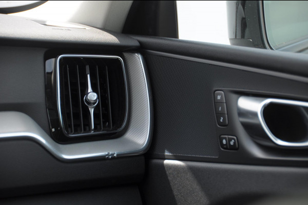 Volvo XC60 T6 350PK Automaat Plus Dark 360 camera / elektrisch bedienbare voorstoelen / Memory seats / stoelverwarming voor en achter/ stuurverwarming / BLIS