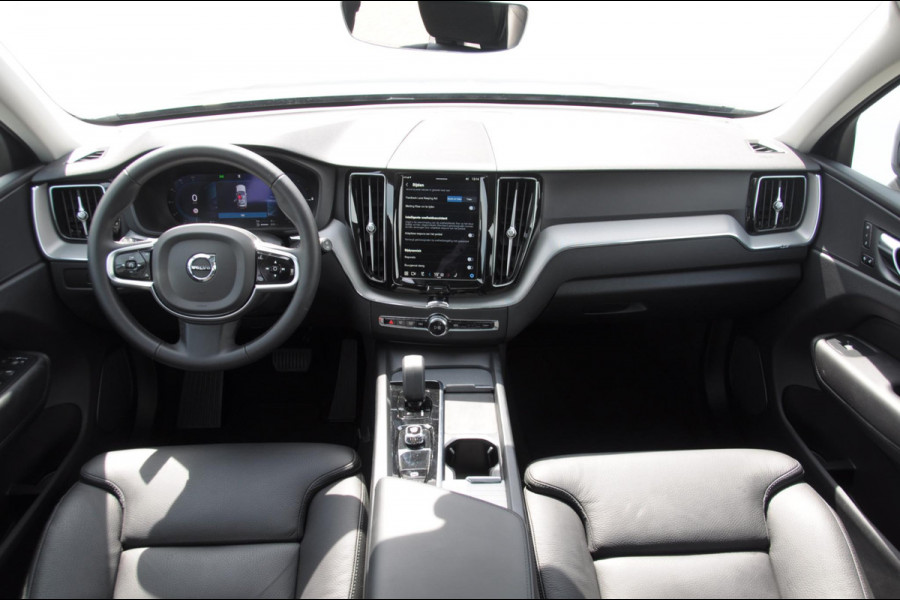 Volvo XC60 T6 350PK Automaat Plus Dark 360 camera / elektrisch bedienbare voorstoelen / Memory seats / stoelverwarming voor en achter/ stuurverwarming / BLIS