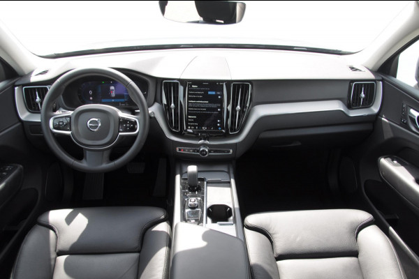 Volvo XC60 T6 350PK Automaat Plus Dark 360 camera / elektrisch bedienbare voorstoelen / Memory seats / stoelverwarming voor en achter/ stuurverwarming / BLIS