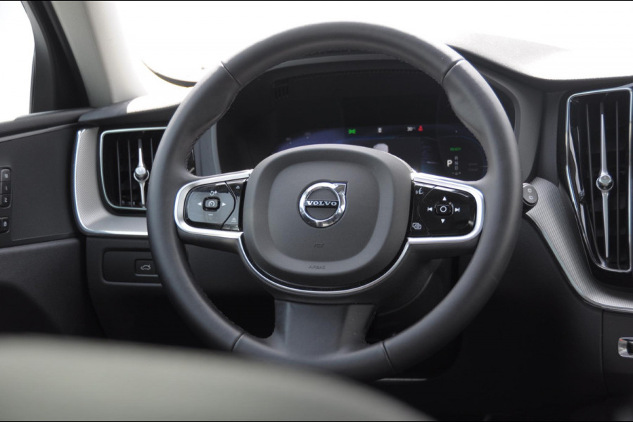 Volvo XC60 T6 350PK Automaat Plus Dark 360 camera / elektrisch bedienbare voorstoelen / Memory seats / stoelverwarming voor en achter/ stuurverwarming / BLIS