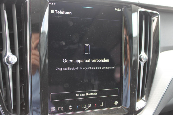 Volvo XC60 T6 350PK Plug-in hybrid AWD Plus Dark Long Range / Semi elektrisch wegklapbare trekhaak / Lederen bekleding / Panoramisch schuif-kanteldak