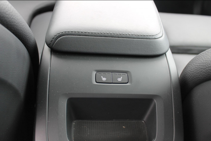 Volvo XC60 T6 350PK Plug-in hybrid AWD Plus Dark Long Range / Semi elektrisch wegklapbare trekhaak / Lederen bekleding / Panoramisch schuif-kanteldak