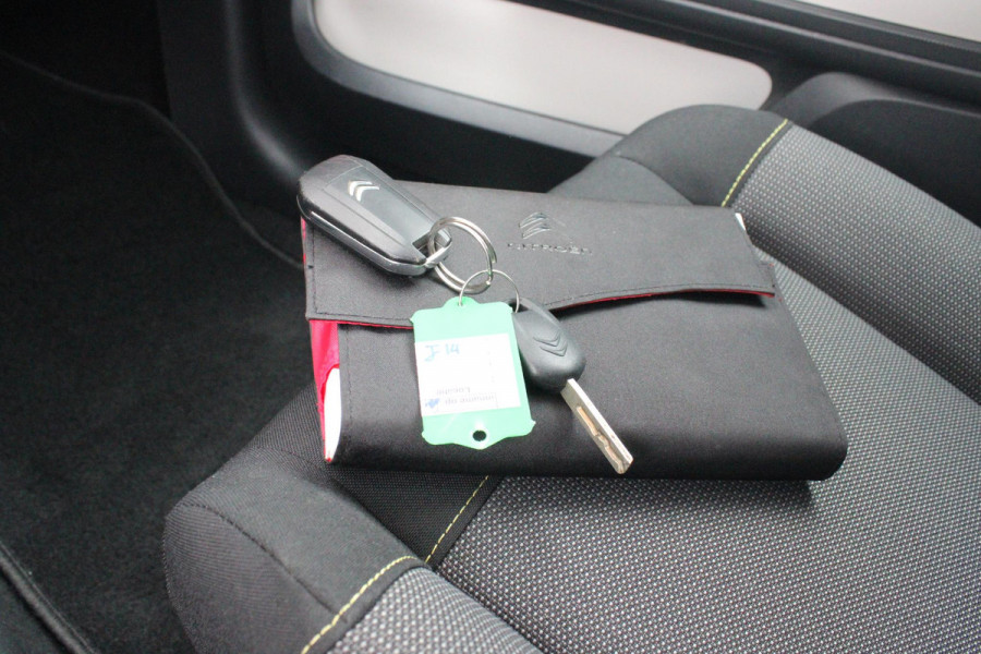 Citroën C3 1.2 110PK AUTOMAAT FEEL | TREKHAAK | AIRCO | CRUISE CONTROL | LAGE KM STAND! |
