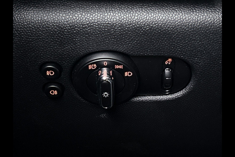 MINI Cooper SE Yours 33 kWh | PANO | CARPLAY | HARM/KARD | StoelverW | Dealer onderH | NL-Auto | 1e eig | ETC