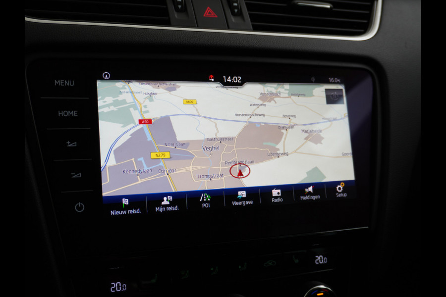 Škoda Octavia Combi T116PK Navi Ecc Canton-HiFi PDC-a+v Apple Carplay Android 17"LM StoelverwardCruise Control DABWlan Bluetooth Chroom-pack Led Keyless Regen-Lichtsensor Lmv Smartlink Greentech Business Edition Plus 1e Eigenaar Orig.NLse auto EURO6 b-label