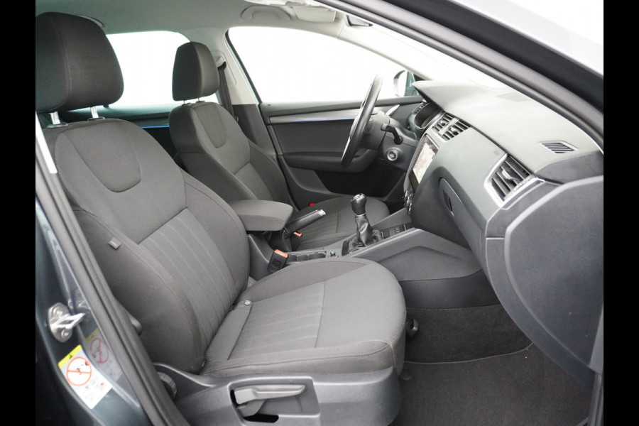 Škoda Octavia Combi T116PK Navi Ecc Canton-HiFi PDC-a+v Apple Carplay Android 17"LM StoelverwardCruise Control DABWlan Bluetooth Chroom-pack Led Keyless Regen-Lichtsensor Lmv Smartlink Greentech Business Edition Plus 1e Eigenaar Orig.NLse auto EURO6 b-label