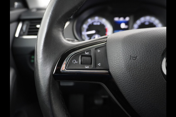 Škoda Octavia Combi T116PK Navi Ecc Canton-HiFi PDC-a+v Apple Carplay Android 17"LM StoelverwardCruise Control DABWlan Bluetooth Chroom-pack Led Keyless Regen-Lichtsensor Lmv Smartlink Greentech Business Edition Plus 1e Eigenaar Orig.NLse auto EURO6 b-label