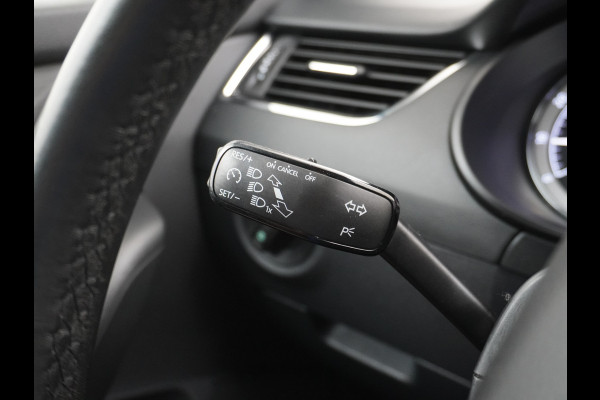 Škoda Octavia Combi T116PK Navi Ecc Canton-HiFi PDC-a+v Apple Carplay Android 17"LM StoelverwardCruise Control DABWlan Bluetooth Chroom-pack Led Keyless Regen-Lichtsensor Lmv Smartlink Greentech Business Edition Plus 1e Eigenaar Orig.NLse auto EURO6 b-label