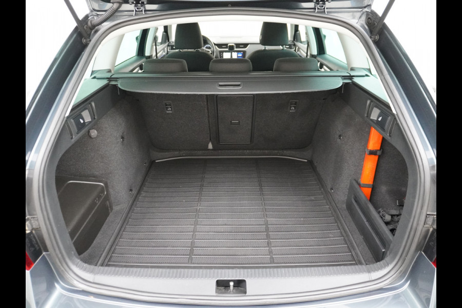 Škoda Octavia Combi T116PK Navi Ecc Canton-HiFi PDC-a+v Apple Carplay Android 17"LM StoelverwardCruise Control DABWlan Bluetooth Chroom-pack Led Keyless Regen-Lichtsensor Lmv Smartlink Greentech Business Edition Plus 1e Eigenaar Orig.NLse auto EURO6 b-label