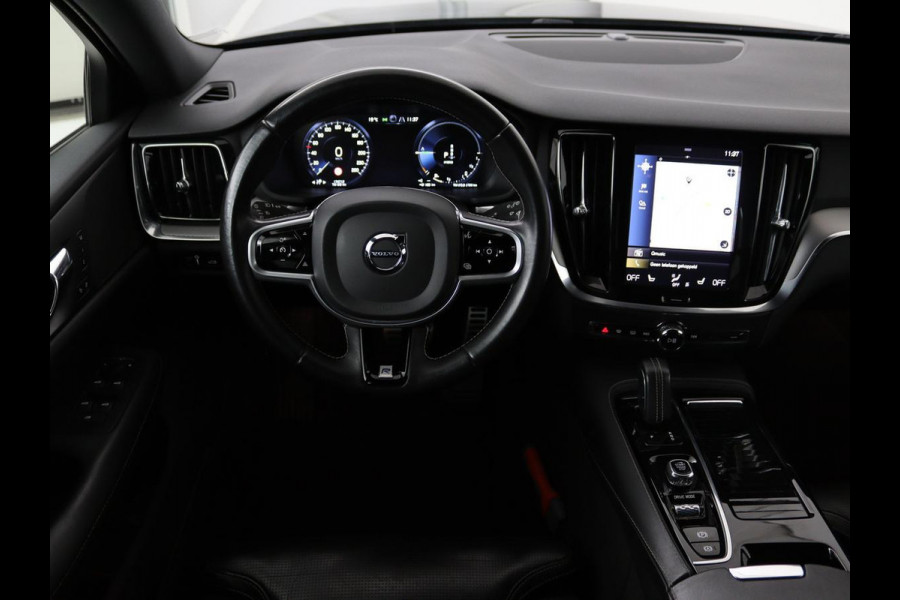 Volvo V60 2.0 T6 Twin Engine AWD R-Design | Stoelventilatie | Trekhaak | Leder | Massage | Achterbankverwarming | Camera | Adaptive cruise | Carplay | Full LED | 19'' lichtmetalen velgen