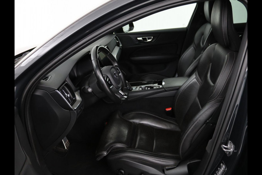 Volvo V60 2.0 T6 Twin Engine AWD R-Design | Stoelventilatie | Trekhaak | Leder | Massage | Achterbankverwarming | Camera | Adaptive cruise | Carplay | Full LED | 19'' lichtmetalen velgen