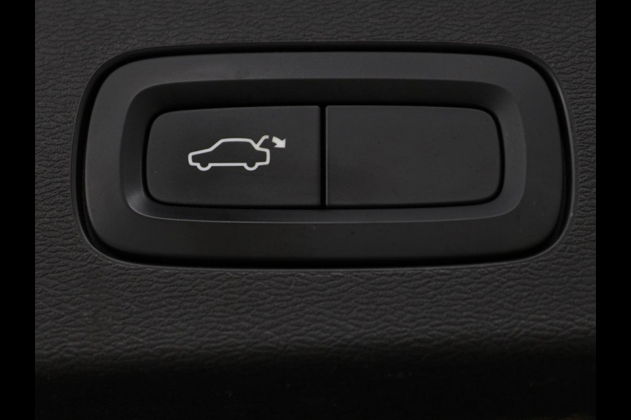 Volvo V60 2.0 T6 Twin Engine AWD R-Design | Stoelventilatie | Trekhaak | Leder | Massage | Achterbankverwarming | Camera | Adaptive cruise | Carplay | Full LED | 19'' lichtmetalen velgen