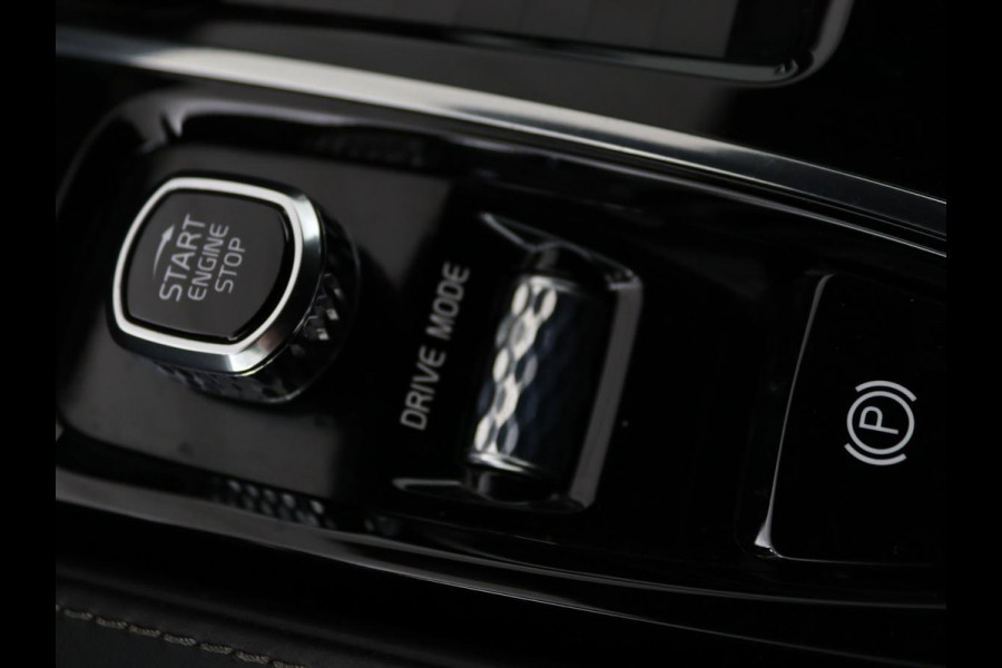 Volvo V60 2.0 T6 Twin Engine AWD R-Design | Stoelventilatie | Trekhaak | Leder | Massage | Achterbankverwarming | Camera | Adaptive cruise | Carplay | Full LED | 19'' lichtmetalen velgen