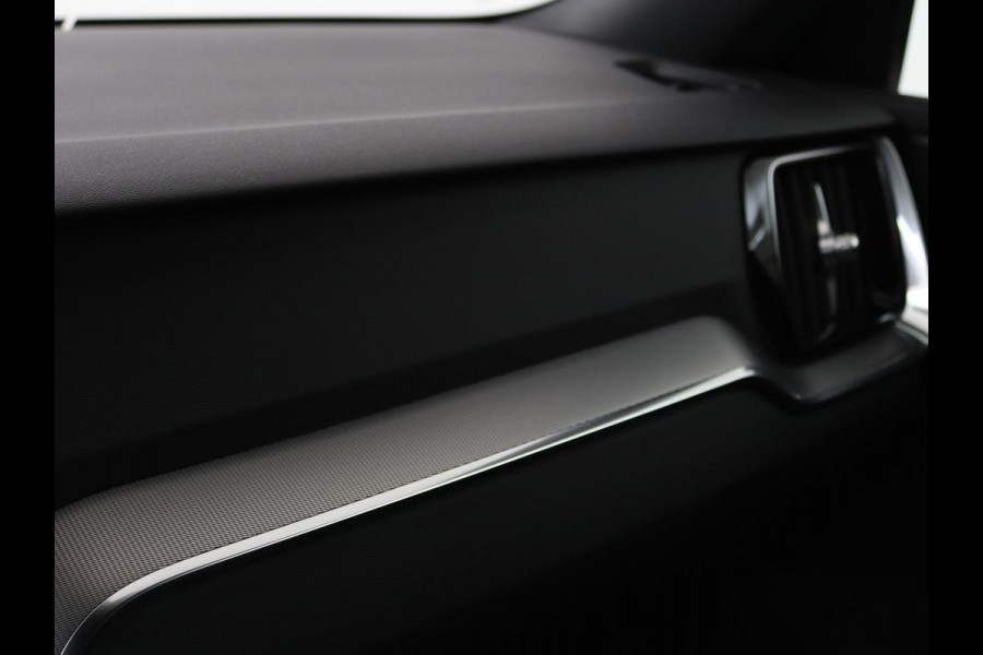 Volvo V60 2.0 T6 Twin Engine AWD R-Design | Stoelventilatie | Trekhaak | Leder | Massage | Achterbankverwarming | Camera | Adaptive cruise | Carplay | Full LED | 19'' lichtmetalen velgen