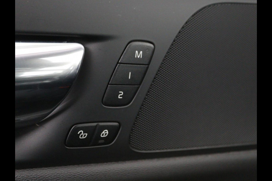 Volvo V60 2.0 T6 Twin Engine AWD R-Design | Stoelventilatie | Trekhaak | Leder | Massage | Achterbankverwarming | Camera | Adaptive cruise | Carplay | Full LED | 19'' lichtmetalen velgen
