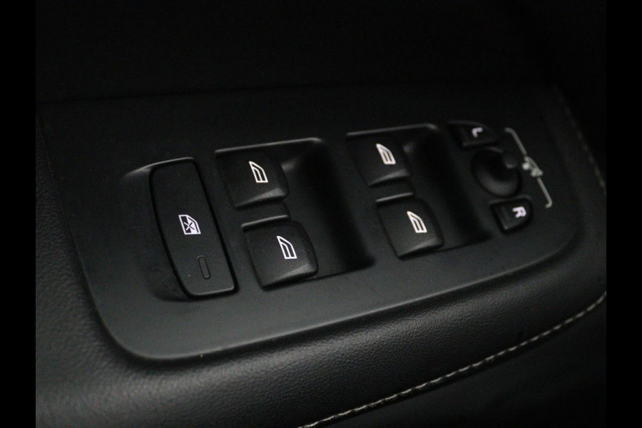 Volvo V60 2.0 T6 Twin Engine AWD R-Design | Stoelventilatie | Trekhaak | Leder | Massage | Achterbankverwarming | Camera | Adaptive cruise | Carplay | Full LED | 19'' lichtmetalen velgen