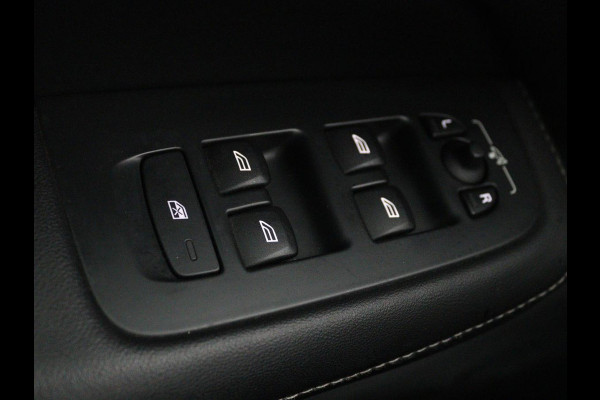 Volvo V60 2.0 T6 Twin Engine AWD R-Design | Stoelventilatie | Trekhaak | Leder | Massage | Achterbankverwarming | Camera | Adaptive cruise | Carplay | Full LED | 19'' lichtmetalen velgen