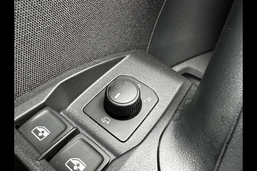 Seat Ibiza 1.0 TSI 110pk DSG FR Navigatie Apple Carplay / Android Auto Parkeersensoren Camera Adaptive Cruise Control Stoelverwarming Ledverlichting Virtual Cockpit Getinte ramen Climate Control