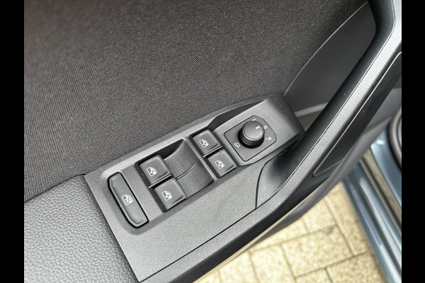 Seat Ibiza 1.0 TSI 110pk DSG FR Navigatie Apple Carplay / Android Auto Parkeersensoren Camera Adaptive Cruise Control Stoelverwarming Ledverlichting Virtual Cockpit Getinte ramen Climate Control