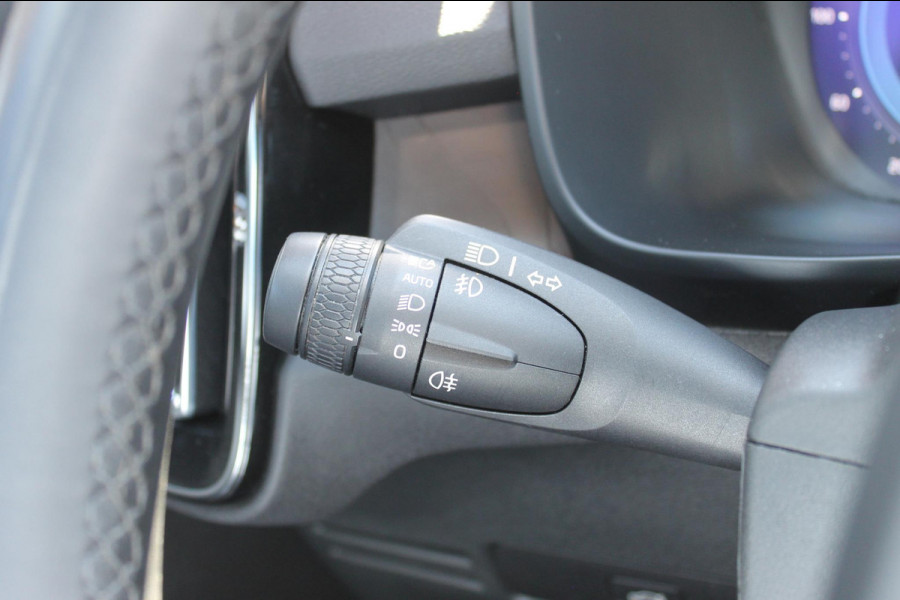 Volvo XC40 Recharge 231PK Automaat 70 kWh Google infotainment / Verwarmbare voorstoelen / Verwarmbaar stuurwiel / Getinte ramen vanaf de B-stijl / Cruise control