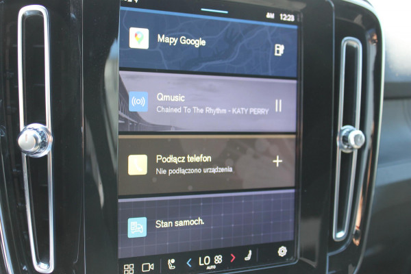Volvo XC40 Recharge 231PK Automaat 70 kWh Google infotainment / Verwarmbare voorstoelen / Verwarmbaar stuurwiel / Getinte ramen vanaf de B-stijl / Cruise control