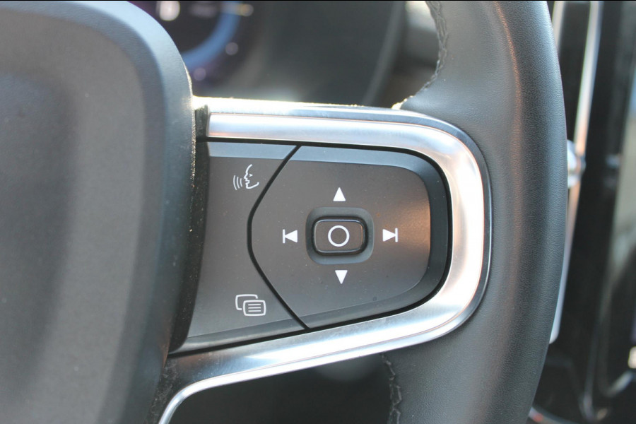 Volvo XC40 Recharge 231PK Automaat 70 kWh Google infotainment / Verwarmbare voorstoelen / Verwarmbaar stuurwiel / Getinte ramen vanaf de B-stijl / Cruise control