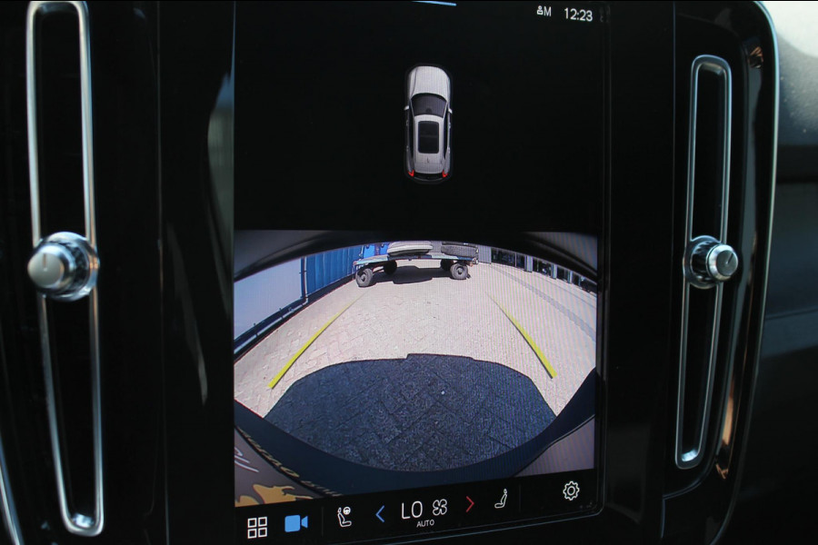 Volvo XC40 Recharge 231PK Automaat 70 kWh Google infotainment / Verwarmbare voorstoelen / Verwarmbaar stuurwiel / Getinte ramen vanaf de B-stijl / Cruise control